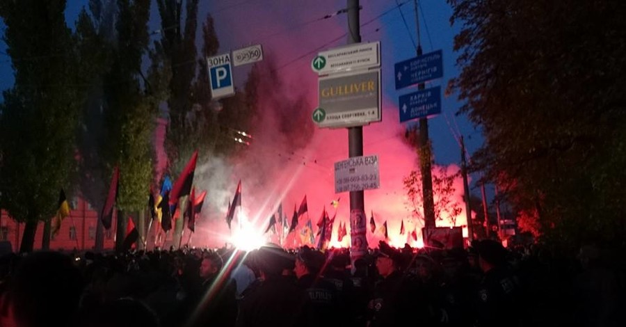 Марш УПА в Киеве закончился гимном на Михайловской площади
