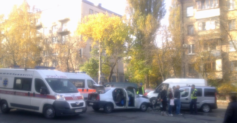В Киеве пытались обокрасть пострадавших в аварии