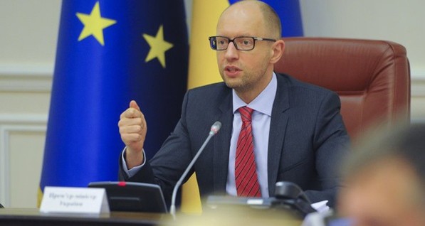 Яценюк заявил, что Украина готова ввести визовый режим с Россией