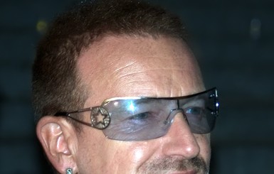 Фронтмен группы U2 Боно рассказал, почему постоянно носит очки