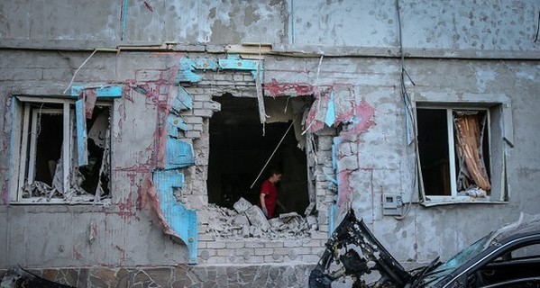 В Донецке артиллерия уничтожила несколько домов