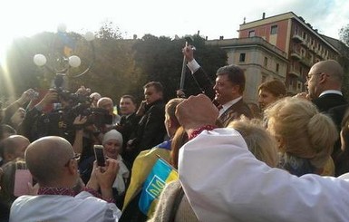 Порошенко похвастался, как пел гимн Украины в Милане