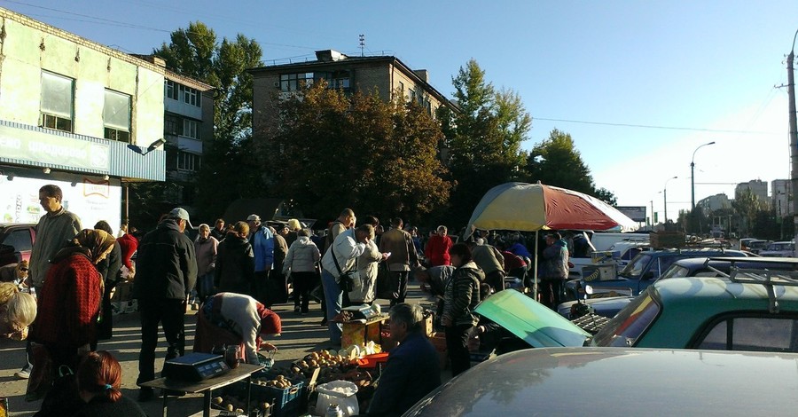 В Луганске продавцы боятся торговать вышиванками и сувенирами