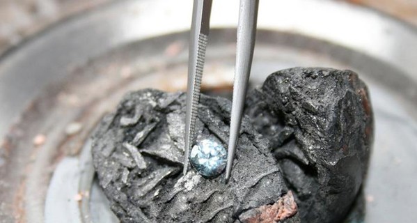 Шведская ювелирная компания делает бриллианты из человеческого праха