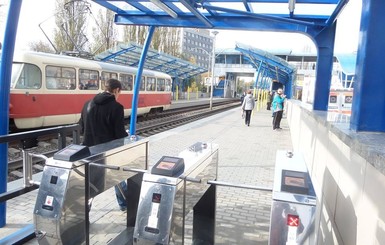В Киеве открыли второй вход на станцию скоростного трамвая