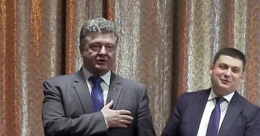 Порошенко снова похвастался, как поет гимн Украины