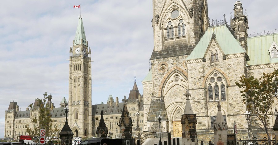 В Канаде ЧП: перестрелки в парламенте, военном мемориале и торговом центре