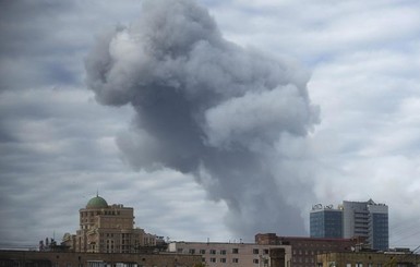 В Донецке снова горит завод, который взорвали в понедельник