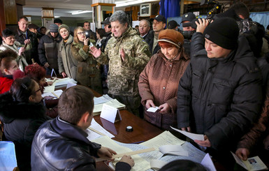 Петр Порошенко побывал на избирательном участке в Краматорске