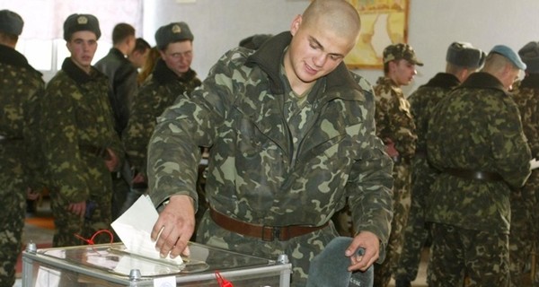 В Запорожской области бойцам разрешили голосовать по военным билетам 
