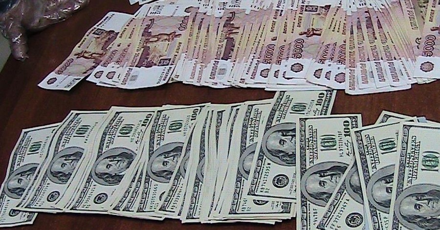 Старушка пыталась вывезти из Украины валюты почти на миллион гривен