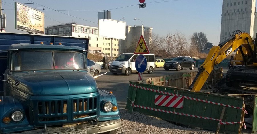 В Киеве приготовились к повторению снегопада-2012 и ремонту дорог