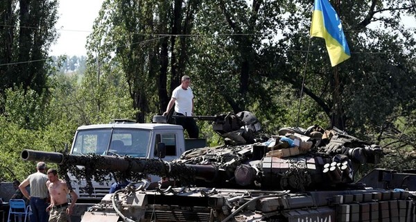 После ночной стрельбы в Донецке снова разрушены дома