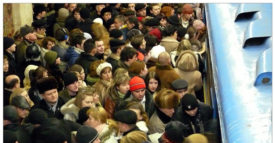 В Киеве на красной ветке метро было временно приостановлено движение поездов