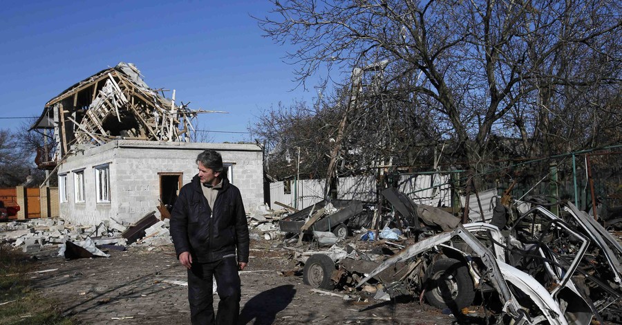 АТО в Луганской области: из-за боев в школу попал снаряд и пять городов лишись электричества 