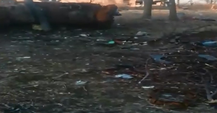 В Сети появилось видео разбитой техники у Луганского аэропорта