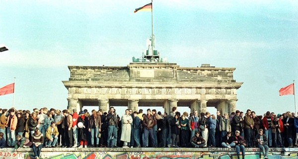 В Германии началось празднование 25-летия падения Берлинской стены