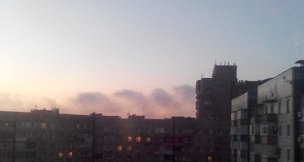 В Донецке слышны взрывы и залпы из тяжелого оружия