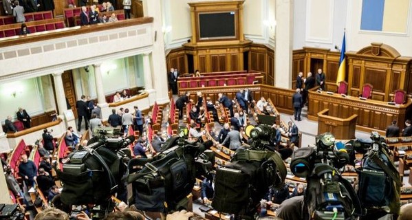 Депутаты хотят накинуть удавку на СМИ