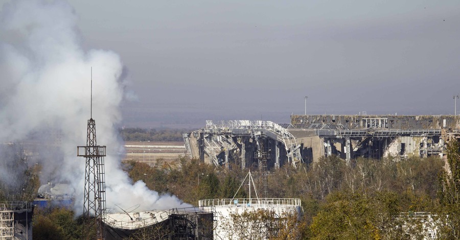 В Донецкий аэропорт под обстрелами прорвался конвой с продуктами
