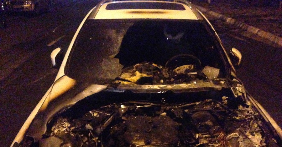 В Киеве сожгли автомобиль пресс-секретаря Кличко
