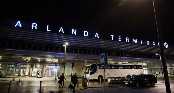В авиакомпании Швеции пассажиров на борту не обслуживали восемь часов