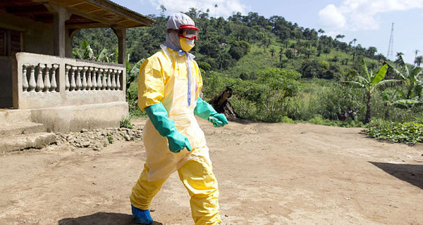 Итальянский врач заразился Эболой и будет лечиться на родине