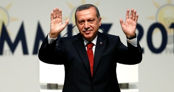 Президент Турции: Ставить вровень женщин и мужчин противоестественно