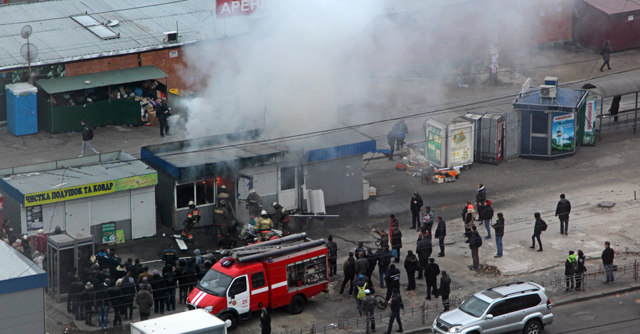 С началом зимы в Киеве массово горят киоски