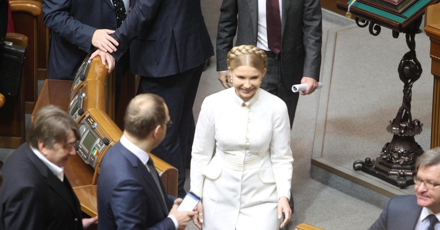 Тимошенко пришла на заседание в белом