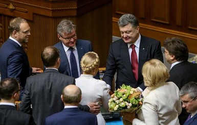 Порошенко поздравил Тимошенко с днем рождения