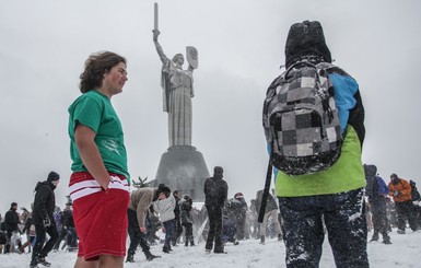 В Киеве состоялась снежная битва