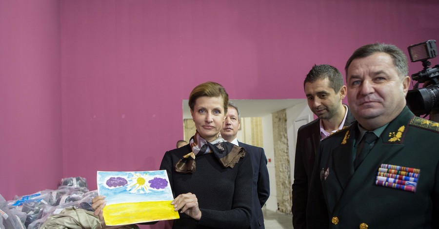Марина Порошенко отправила гуманитарную помощь бойцам в зону АТО
