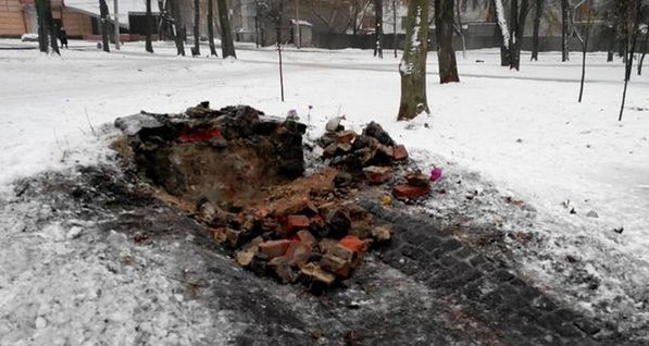 В Харькове неизвестные взорвали памятный знак УПА  