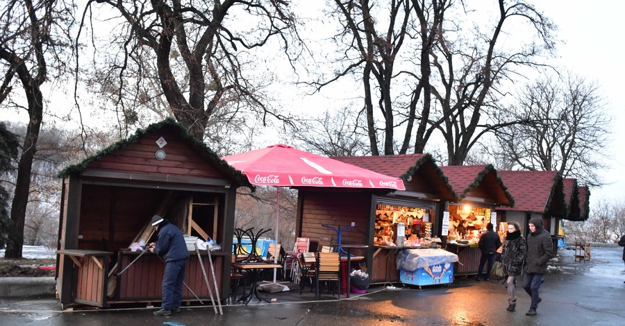 В центре Киева поселят страусов и будут торговать медовухой