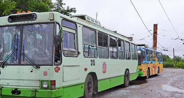 Жители пригорода Луганска: Автобусы не ездят, в город ходим пешком