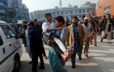 Число жертв теракта в военной школе в Пакистане выросло до 126