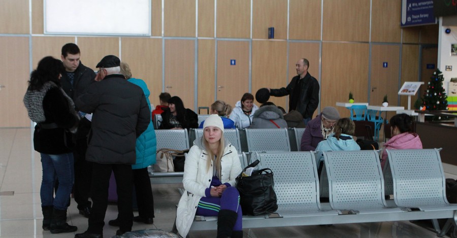 Аэропорты Днепропетровска и Харькова откроют до конца дня