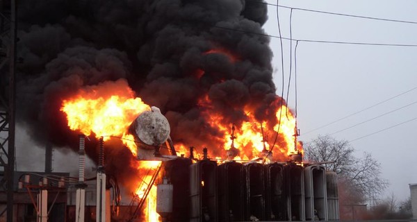 Масштабный пожар на подстанции под Полтавой тушили два часа