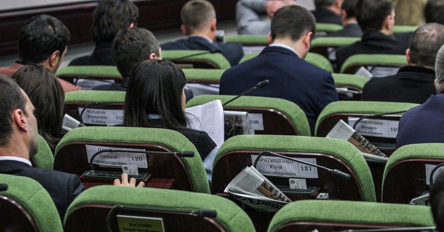 Кнопкодавство в Киевсовете: депутат голосует за двоих