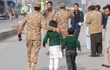 В теракте в пакистанском Пешаваре погибли более 130 детей