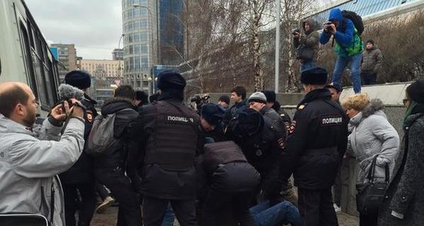 В Москве задержали активистов, которые собирались задать Путину 