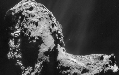 Ученые: Поверхность кометы Чурюмова-Герасименко похожа на мартовский снег
