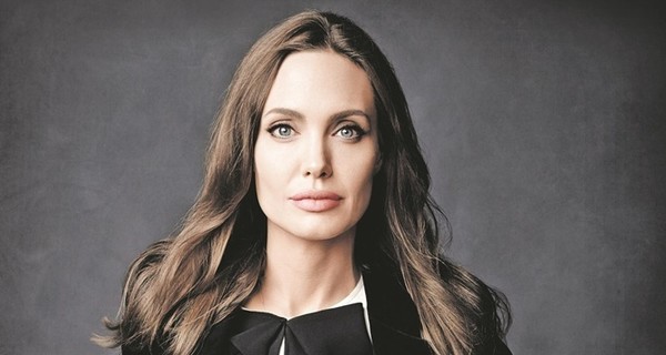Семья Анджелины Джоли боится есть ее стряпню