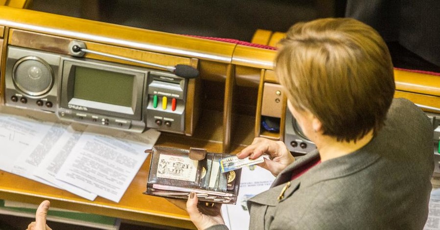 Проект бюджета на 2015 год внесут в Раду в день голосования