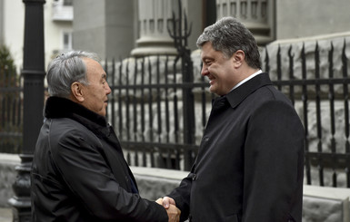Назарбаев пригласил Порошенко вместе потратить 30 миллиардов долларов