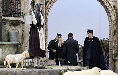 Полуголая активистка Фемен пыталась похитить статуэтку Христа в Ватикане
