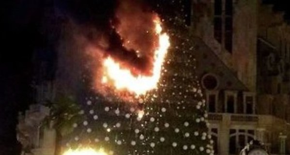 Горят елки: сгорели главные новогодние красавицы в трех городах