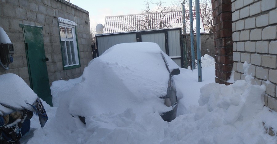 Днепропетровскую область замело снегом