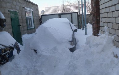 Днепропетровскую область замело снегом